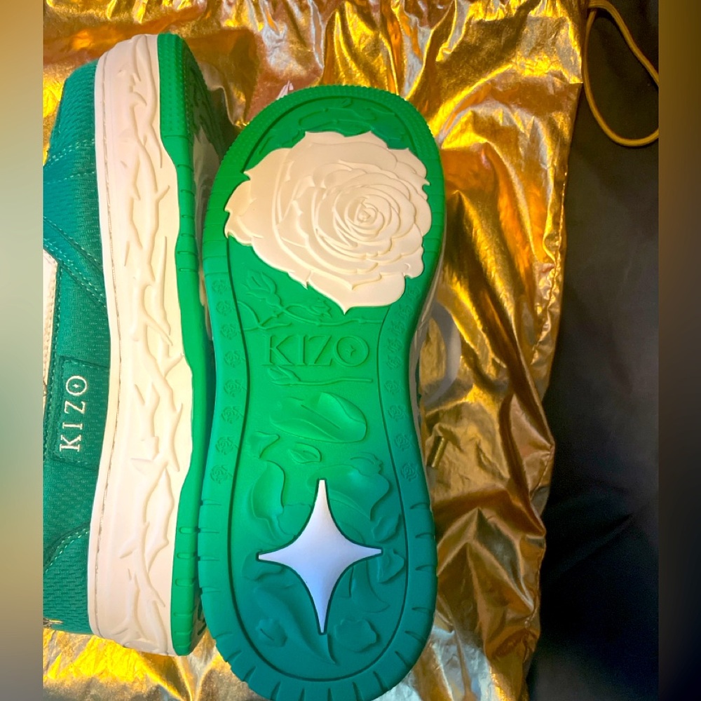 Banner 18s KIZO never worn comes with dust bag shoes and all 3 pairs of laces